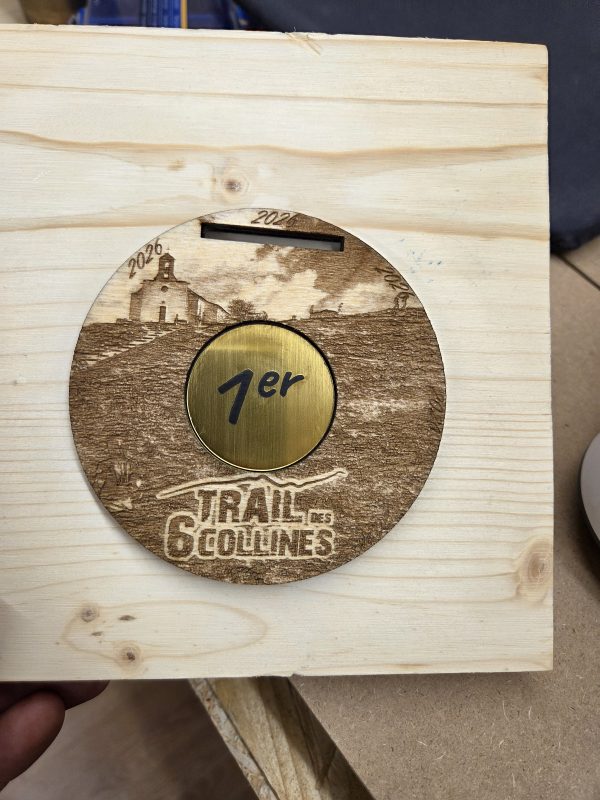 Médaille en bois