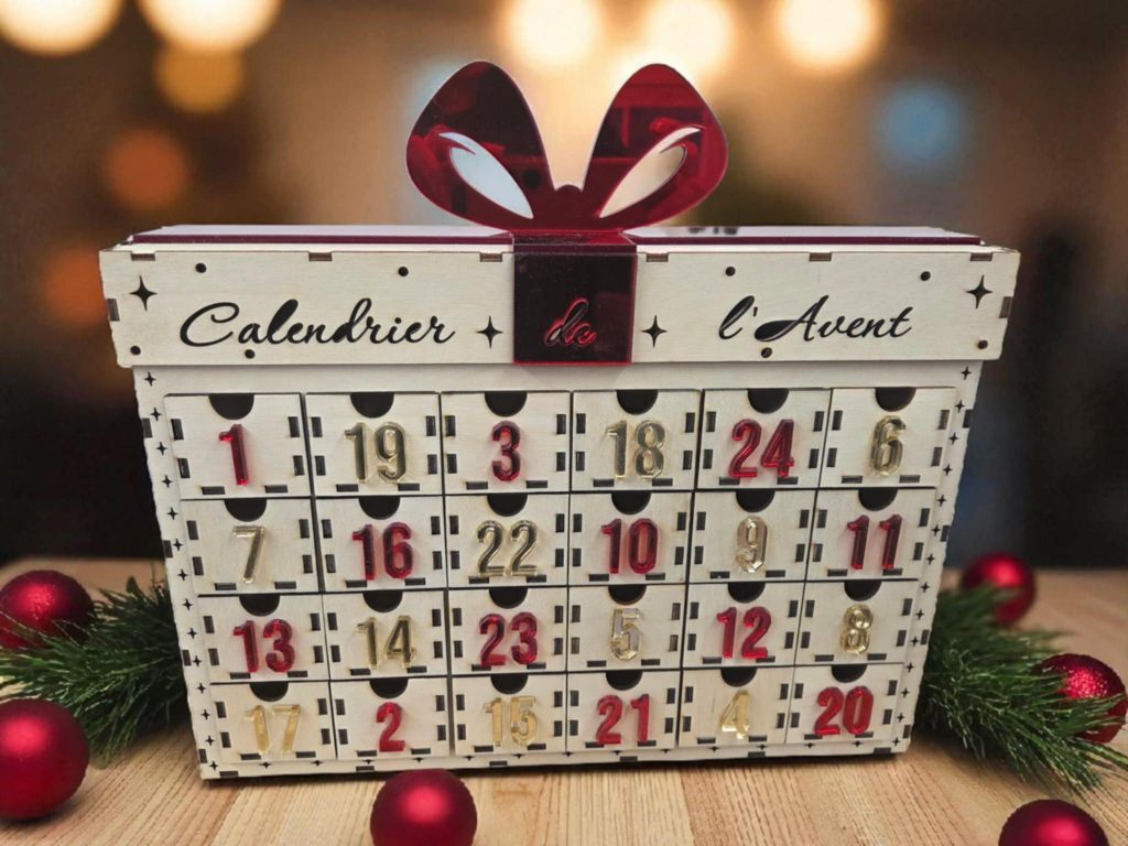 Calendrier de l’Avent en bois en forme de cadeau