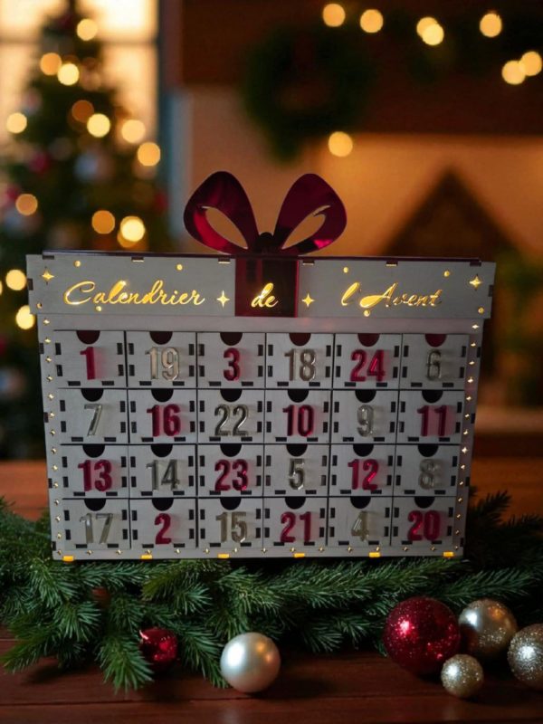  Calendrier de l’Avent en bois forme de cadeau – Image 2